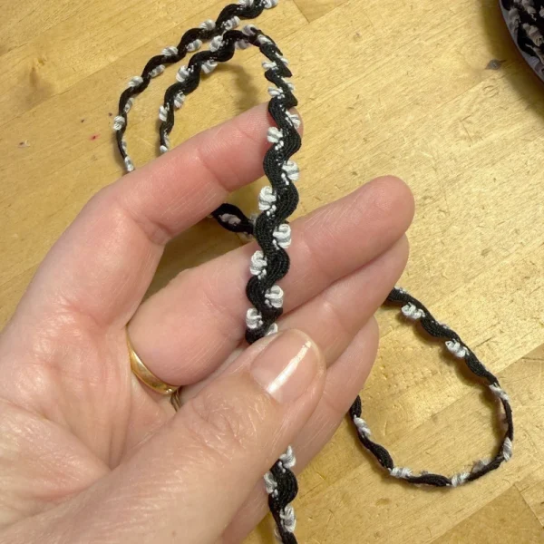 Black & Gray Serpentine Rococo Trim
